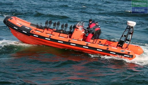 Un bateau semi-rigide ou bateau pneumatique ((en) Rigid-hulled inflatable boat, RIB) est un bateau à moteur composé d'une coque rigide et de flotteurs ou tubes gonflés. bateau-pneumatique.jpg
