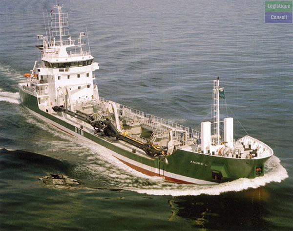Une navire sablier est un type de navire chargé d'extraire les granulats marins (sable, gravier, etc.) à faible profondeur (environs 30 mètres maximums1) dans le but d'entretenir les ports ou d'extraire des matériaux. Cargo sablier.jpg