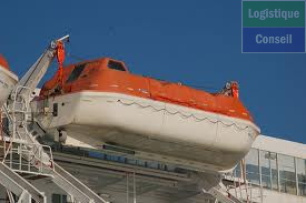 Une embarcation de sauvetage est un petit bateau utilisé sur les navires de charge, de pêche et à passagers pour assurer l'évacuation en cas de naufrage, c'est un engin de sauvetage collectif. Embarcation sauvetage.jpg