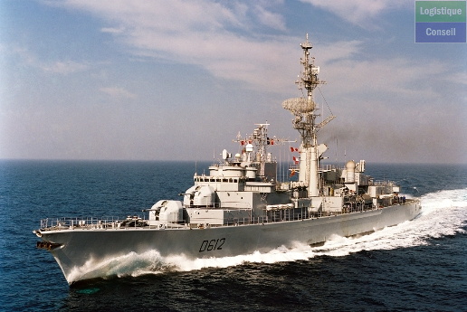 Navire de guerre et d'escorte anti-sous-marine. Une frégate est un navire de guerre de taille moyenne, capable d’assurer plusieurs types de missions : protection d'un bâtiment précieux (porte-avions, bâtiment de débarquement), lutte anti-navire, lutte anti sous-marine ou anti-aérienne, surveillance d’une zone maritime… fregate.jpg