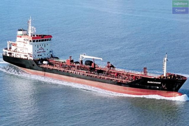 Un navire-citerne (en anglais : tanker) est un type de navire de charge utilisé pour le transport de liquides en vrac, dans de grandes citernes ou cuves. navire-citerne.jpg