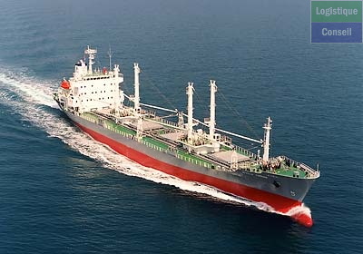 Navire Réfrigéré ou Reefer. Navires généralement rapides et de taille assez modeste, transportant les marchandises sous température contrôlée (ex. bananes, poisson ou viandes congelés). navire-frigorifique.jpg