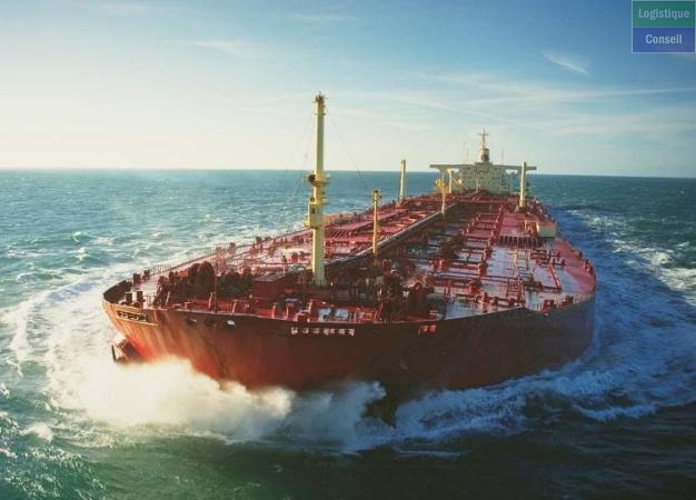 Navire citerne spécialisé dans le transport des hydrocarbures liquides. Les plus grands navires jamais construits. Baptisés VLCC (very large crude carriers) ou ULCC (ultra large crude carriers), existent aussi dans des tailles plus modestes mais guère en dessous de 100.000 tonnes de port en lourd. Tanker pétrolier.jpg